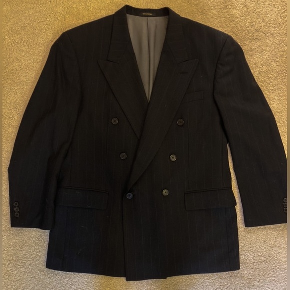 like new beautiful pin striped 80s suit, 100% wool and lined with grey silk - Picture 2 of 8